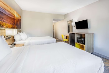 Standard Room, 2 Double Beds, Non Smoking