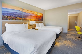 Standard Room, 2 Double Beds, Non Smoking