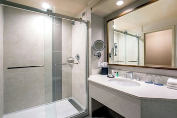 Deluxe Room, 1 King Bed (Balcony)