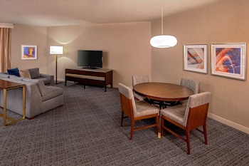 Junior Suite, 1 King Bed with Sofa bed, Corner (Balcony)