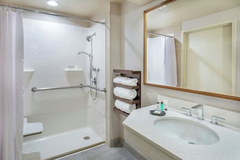 Deluxe Room, 1 King Bed, Courtyard View (Balcony)