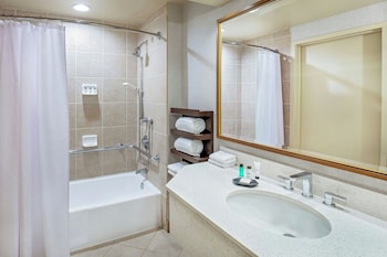 Deluxe Room, 1 King Bed, Courtyard View (Balcony)