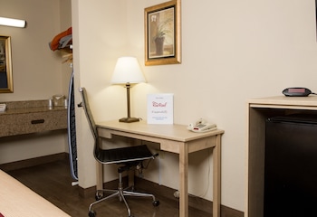 Suite, 2 Bedrooms, Non Smoking (1 Kng & 1 Qun, Bunk Beds, First Floor)