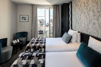 Junior Suite, twin beds, balneo bath