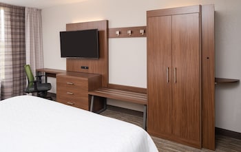 Standard Room, 1 King Bed, Accessible (Roll-In Shower)