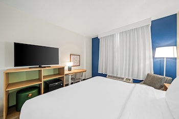 Room, 1 King Bed, Accessible (Mobility, Roll-In Shower)