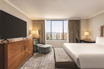 Room, 1 King Bed, Accessible, Bathtub (City/Mountain View, Mobility)