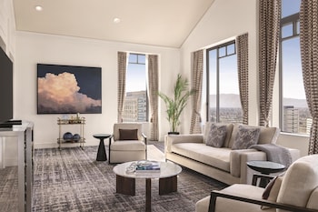 Grand Signia Suite