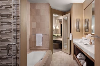Signature Room, 1 King Bed, Park View