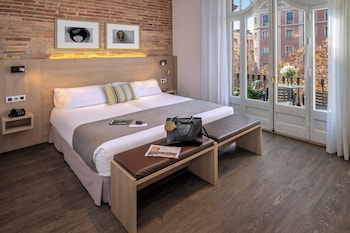 Deluxe double or twin room Ramblas view with balcony
