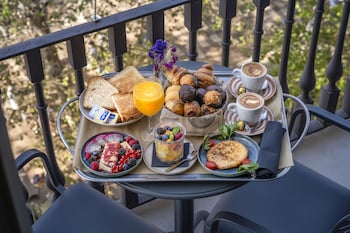 Deluxe double or twin room Ramblas view with balcony
