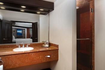 Tower Suite, 1 King Size Bed, Nonsmoking