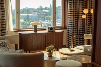 Presidential Suite, 1 King Bed, Non Smoking, Lake View