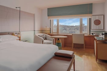 Club Room, 1 King Bed, Non Smoking