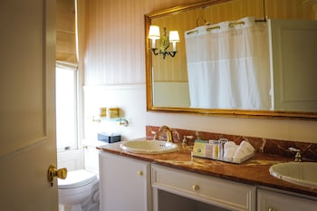 Standard Room, 1 Queen Bed, Accessible