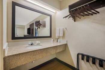 Deluxe Room, 1 King Bed, Accessible, Non Smoking (Roll-In Shower)