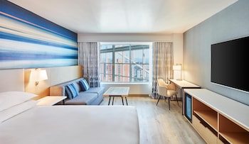 Deluxe Room, 1 King Bed (High Floor)