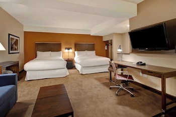 Junior Suite, 2 Queen Beds, Poolside