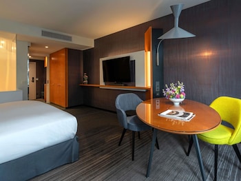 Room, 1 King Bed (Magnifique)