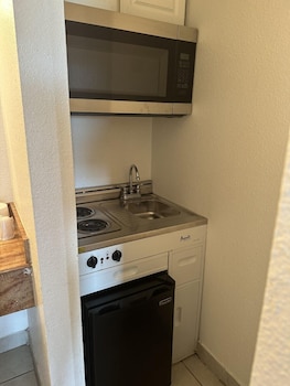 Standard Room, 1 King Bed, Non Smoking, Refrigerator & Microwave