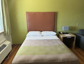 Deluxe Room, 1 Double Bed, Non Smoking, Refrigerator & Microwave