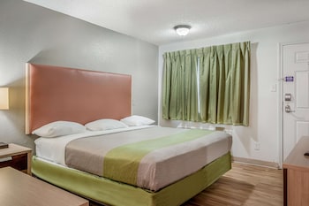 Standard Room, 1 King Bed, Accessible, Non Smoking