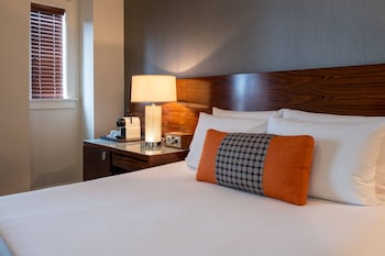 Premium Room, 1 Queen Bed