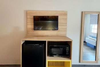 Room, 1 King Bed, Accessible, Non Smoking (Tub with Grab Bars)