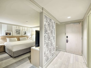 Room, 1 King Bed, Accessible (Mobility Roll In Shower)