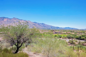 Deluxe Room, 2 Queen Beds, Mountain View