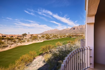 Deluxe Room, 1 King Bed, Golf View