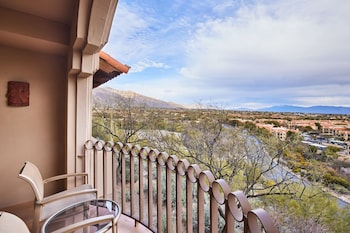 Deluxe Room, 1 King Bed, Mountain View