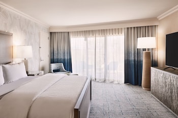 Suite, 1 King Bed, Corner
