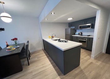 MODERN | One Bedroom King Suite