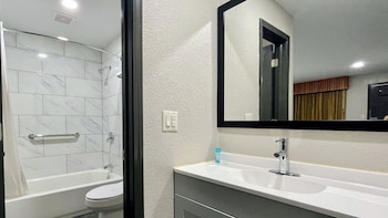 Single Room, 1 Queen Bed