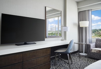 High Floor Room, 1 King Bed, Non Smoking