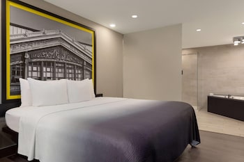 Suite, 1 King Bed, Non Smoking
