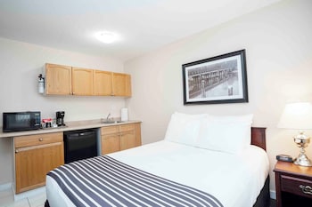 Standard Room, 1 Queen Bed, Kitchenette