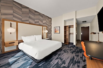 Room, 1 King Bed, Hearing Accessible (Roll-in Shower)
