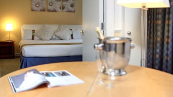 Suite, 1 King Bed with Sofa bed (Super King)