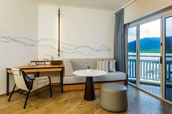 Executive Marina View Twin