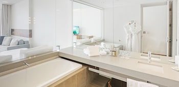 Horizon Club, Room, City View