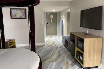 Room, 1 Queen Bed, Accessible, Smoking (Mobility)