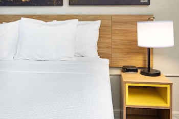 Room, 2 Queen Beds, Non Smoking (Second Floor)