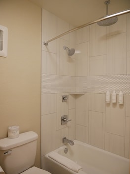 Deluxe Room, 2 Queen Beds, Non Smoking