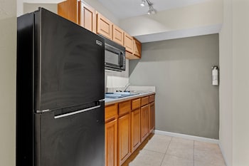 Suite, 1 King Bed, Smoking, Kitchenette