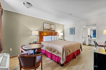 Economy Room, 1 King Bed, Smoking