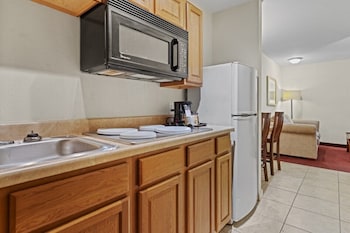 Suite, 1 King Bed, Non Smoking, Kitchenette
