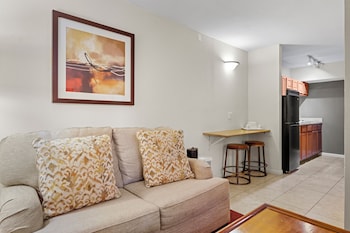 Suite, 1 King Bed, Smoking, Kitchenette