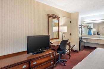 Standard Room, 1 King Bed, Non Smoking, Balcony (2nd Floor)